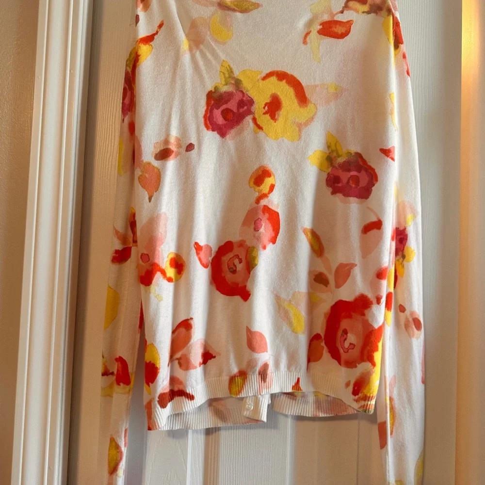 Floral Button-Up lightweight Cardigan - Picture 2 of 5